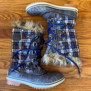 Women’s Sorel Tofino waterproof winter boots quilted blue brown plaid